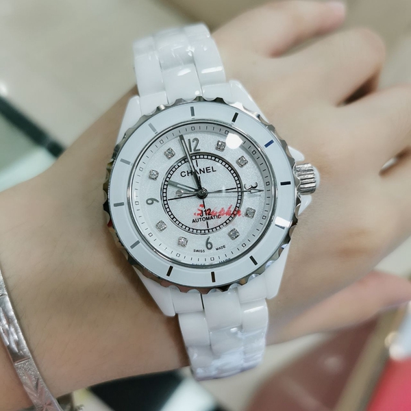 シャネル時計角部分ディテール